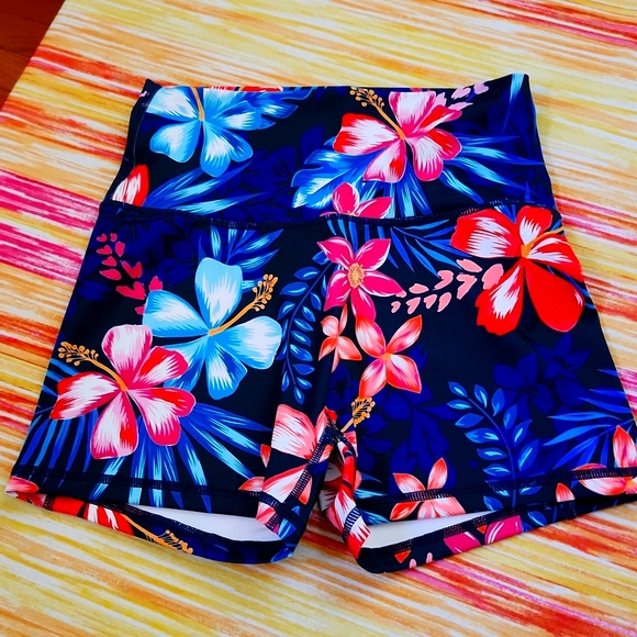 NIB WORKOUT SHORTS - Picture 1 of 5